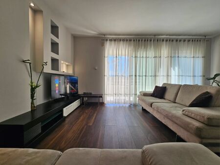 Apartament 2+1+2 për qira me post parkimi!
