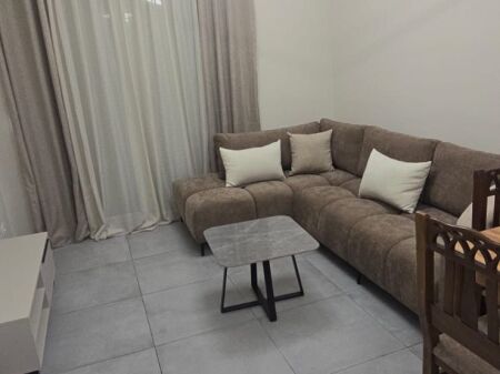 Jepet me qira apartament 1+1+parking tek Univers City