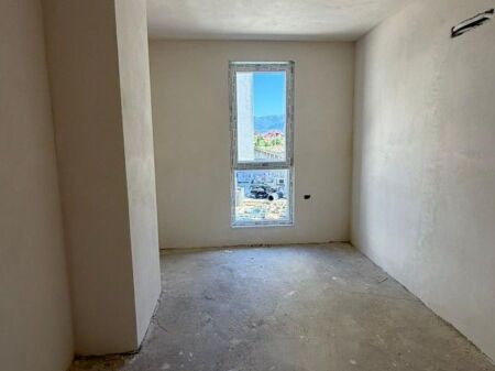 Shitet apartament 2+1 tek Univers City!