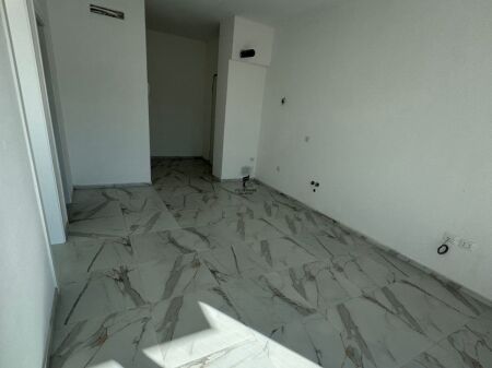 OFFICE FOR RENT 70M2 LAPRAKE 50,000 LEKE FH-72219
