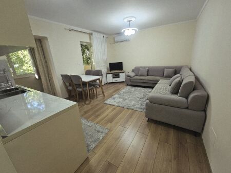 VENDESI APPARTAMENTO 1+1 IN VIA ELBASAN