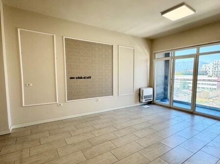 🏢 Zyre 1+1 me Qira 📍 Rruga e Kavajës, pranë Square 21