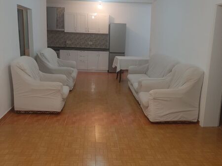Qera | Shtëpi private 2 + 1 | Porcelani | 500 €/muaj