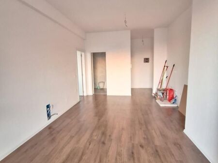 📌 Apartament 1+1 në shitje – Rruga e Kosovarëve