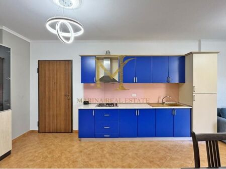 Shitet apartament 1+1. Kati 4, pa ashensor. Shkembi Kavajes, afer Bonita
