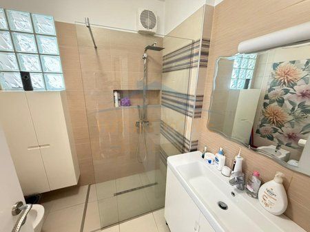 In vendita, Appartamento 2+1+2+ Veranda, Nuovo Anello, Tirana