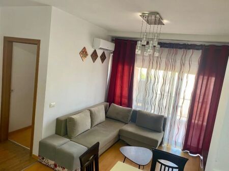 🏢Xhamllik,prane Supermarket Spar jepet me qera apartament 1+1,i mobiluar 50,000Leke