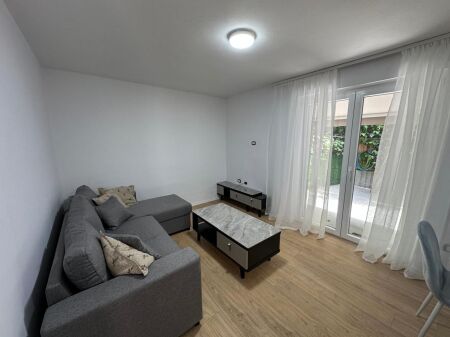 🏢Rruga Frosina Plaku,prane Hotel Mondial jepet me qera apartament,1+1, i mobiluar. 500Euro   
