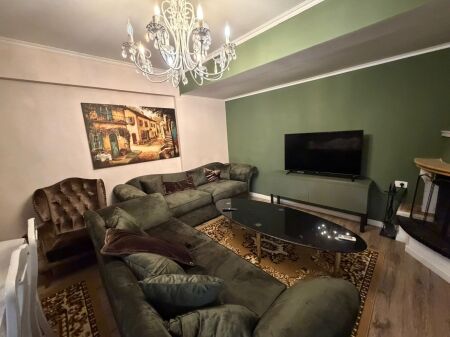 🏢Perballe Martenitetit te Ri,Rr.Sitki Cico jepet me qera apartament 1+1, i mobiluar 50,000 Leke