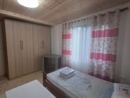 Monolocale/Casa in affitto 290Lek (mai abitato prima) - Q.Studenti, Scuola Bashkim Fino