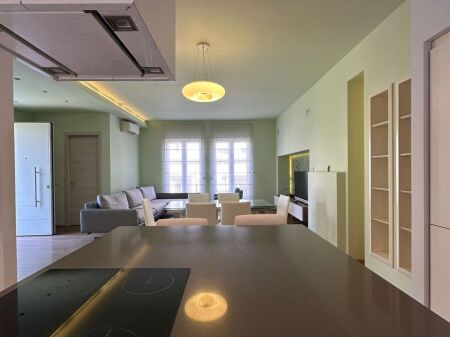 AFFITTASI VILLA SU 4 PIANI – White House, TEG