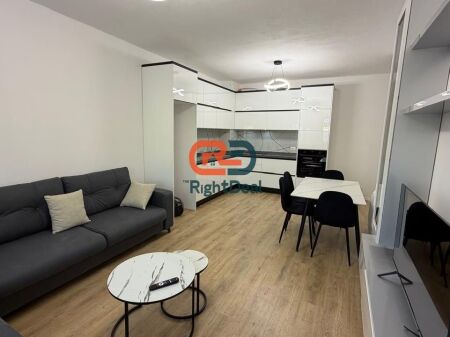 Tek Univers City, Jepet Me Qira Apartament 2+1+Post Parkimi!!