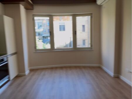 In vendita, Appartamento 1+1, Via Mine Peza, Tirana