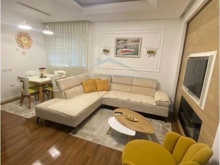Shitet, Apartament 2+1+2, Kompleksi FZ, Liqeni i Thatë, Tiranë