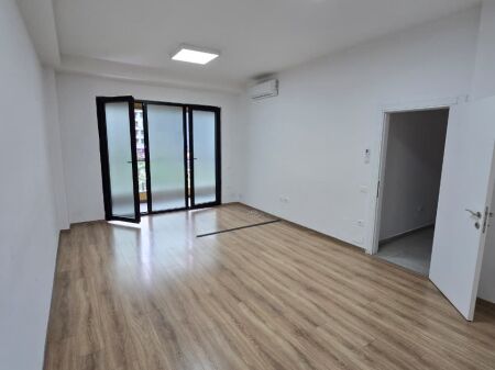 🏢 Office for Rent 2+1+2 – Square 21 Rruga e Kavajes