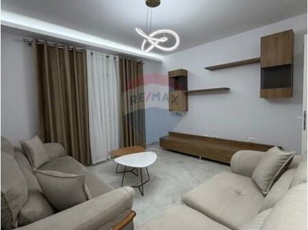 A 3+1 villa floor is for rent in Selitë.