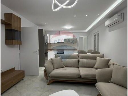 A 3+1 villa floor is for rent in Selitë.