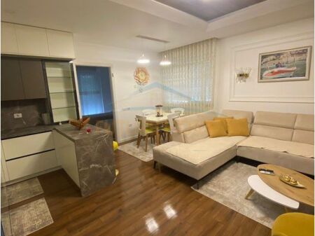 Shitet Apartament 2+1+2, Kompleksi FZ, Liqeni i Thate