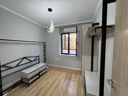 Office for rent in Bllok!