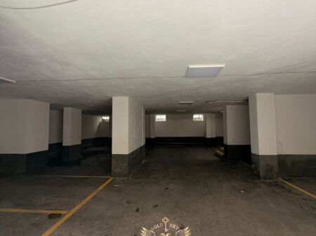 🏡 FOR SALE 8 PARKING SPACES PRIVATE ENTRANCE