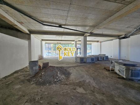 🏢 Premises for Rent – Super Location on the Beach, Durrës!