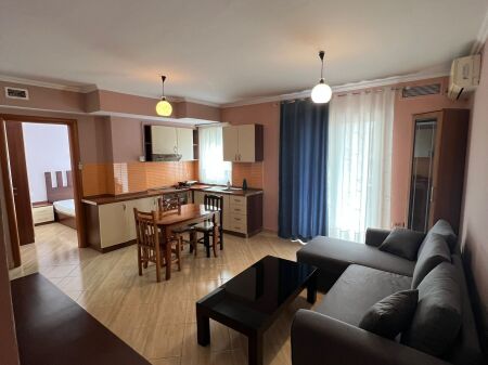Apartament 1+1 me qira – Rruga e Dibrës, pranë Fakultetit të Mjekësisë !