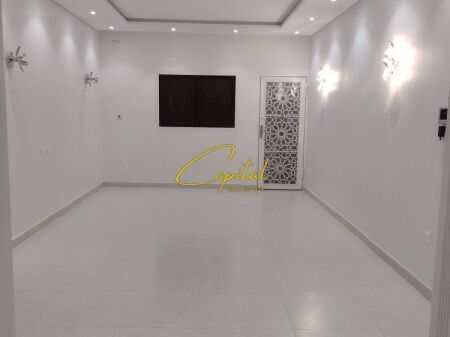 SHOP FOR RENT 55 M2 BARDHYL STREET 100,000 LEKE
