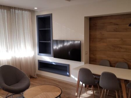 Apartament 1+1 me qira tek Shallvaret prane Fushave te tenisit.