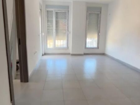 Qera, Apartament 3+1 , 5 Maji, 450 Euro/Muaj