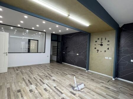 OFFICE FOR RENT 110M2 WILLSON SQUARE 140,000 LEKE FH-72511
