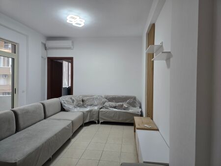 Jepet me qera 3+2 mobiluar ne fresk ashensor 45000 lek