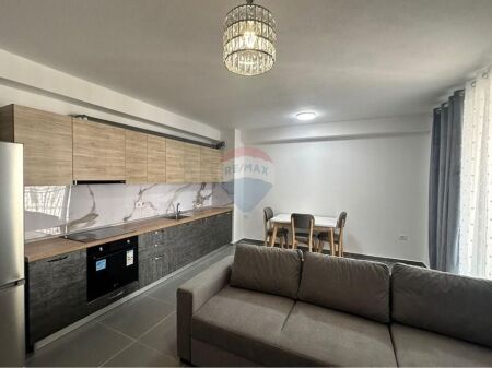 Apartament 2+1 me qira te rruga 5 Maji