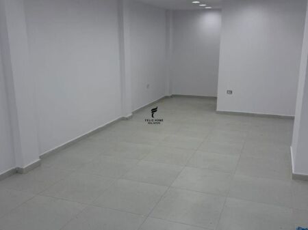 SHOP FOR RENT 55 M2 5 MAY 90,000 LEKE FH-72493