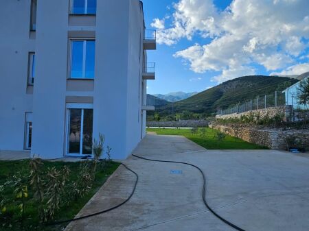 🔵 Shitet: 1+1 Himarë ( te kalçeto) 📍 - (120.000 Eu) Sip : 52 m² & 1 post parkimi përfshirë || 120.000 euro || Pallat i sapo përfunduar🔥🔥