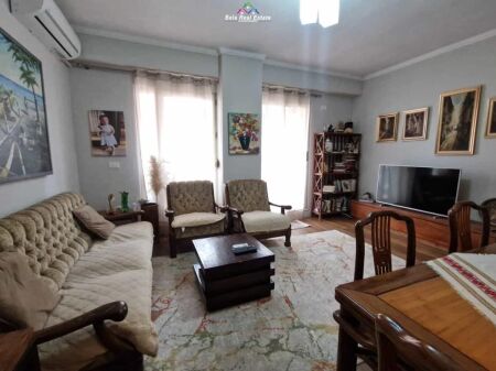 Apartament Me Qera 2+1 Tek Kompleksi Delijorgji ( ID B2201884) Tirane