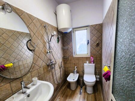 Apartament me qira 1+1 tek Rruga Kavajes!