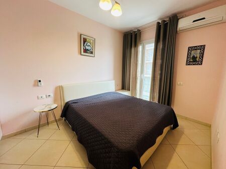Jepet Me Qera Apartament 1+1+1 Ballkon