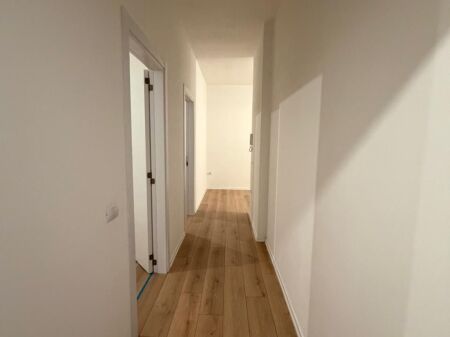 2 work spaces and 2 toilets for rent, Barrikada Street