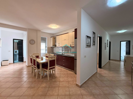 APARTAMENT 2+1+2 NË SHITJE – VLORË