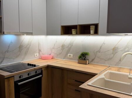 Ish Restorant Durresit,Rr.Ferit Xhajko,jepet me qera apartament 1+1, i mobiluar.48,000Leke