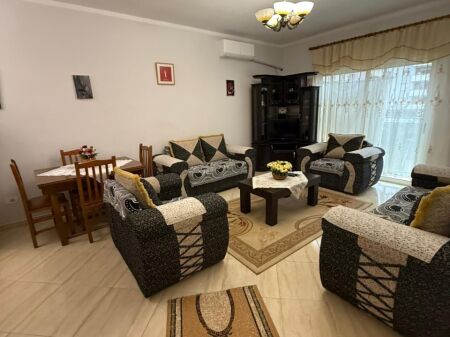 Jepet Me Qera Apartament 1+1+1 Ballkon