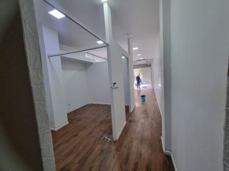 SHOP FOR RENT 50 M2 MYSLYM SHYRI 60,000 LEKE FH-72531