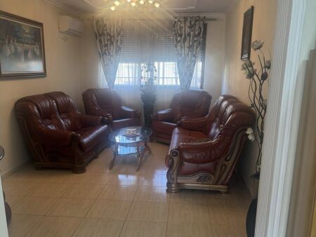 APARTAMENT 1+1. 40000 LEKE.PRANE SPITALIT PEDIATRIK.RRUGA BARDHYL