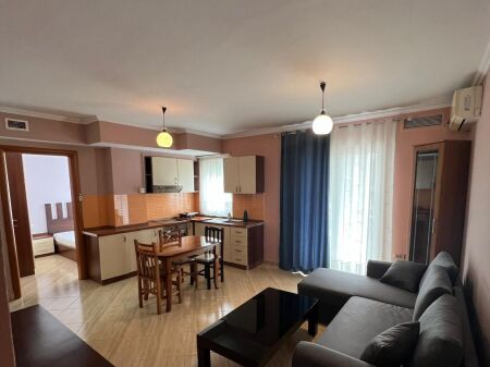 🏢Prane Fakultetit e Mjeksise,Rruga e Dibres jepet me qera apartament 1+1, i mobiluar.45,000Leke