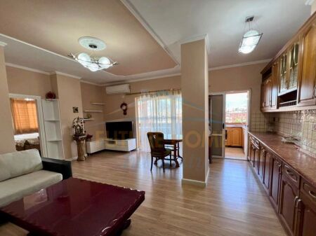 Qera, Apartament 2+1, Xhamllik, Tiranë.