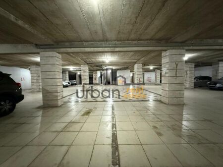 Rent, Garage, Yellow Buildings, Tirana - 4000€ | 1500 m²