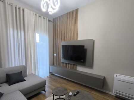 Jepet me qera Apartamenti 1+1 , rruga Dritan Hoxha Kompleksi Aura 600 euro