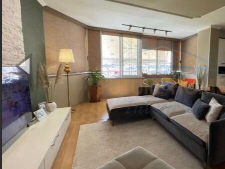 Shitet, Apartament 3+1+2, Fresk, Tiranë.