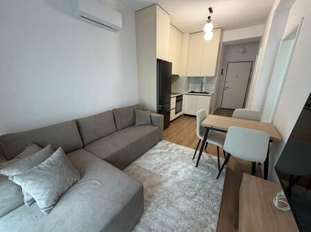 🏠Jepet me qera apartament 1+1   📍 Adresa: Ali Demi, Kompleksi Kadiu   💶 Çmimi: 40,000 lekë/muaj   