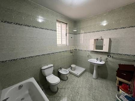 Commercial Space for Rent at the intersection in Laprakë!
